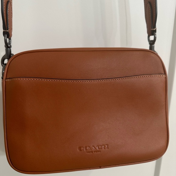 Coach Warner Tan Leather Crossbody Messenger with Front Buckle - Picture 3 of 10